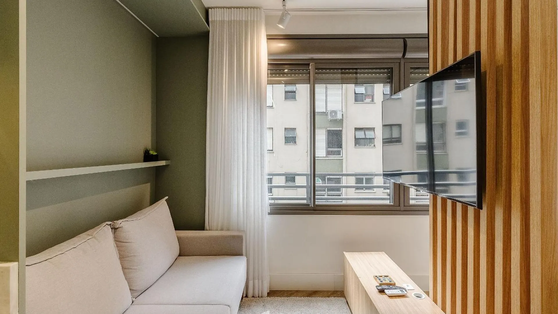 Estudio Em Predio Com Piscina Em Porto Alegre - Jre 0*,
