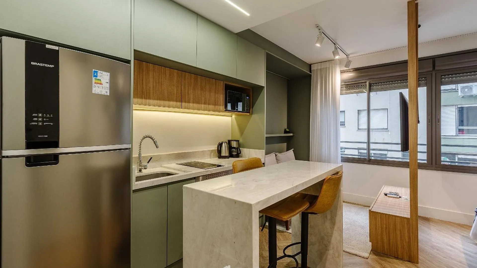 Estudio Em Predio Com Piscina Em Porto Alegre - Jre