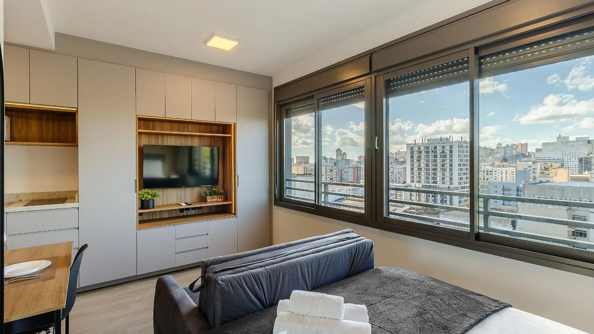 Estudio Em Predio Com Piscina Em Porto Alegre - Jre 0*,  Brazil