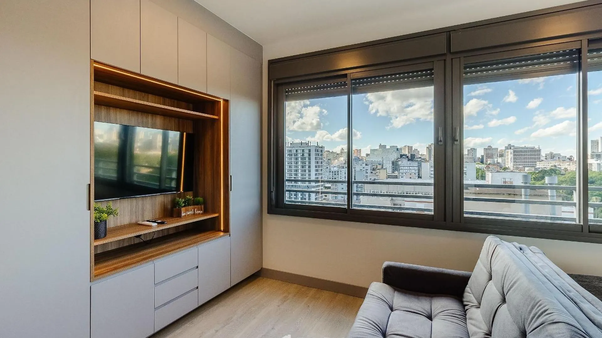 Estudio Em Predio Com Piscina Em Porto Alegre - Jre